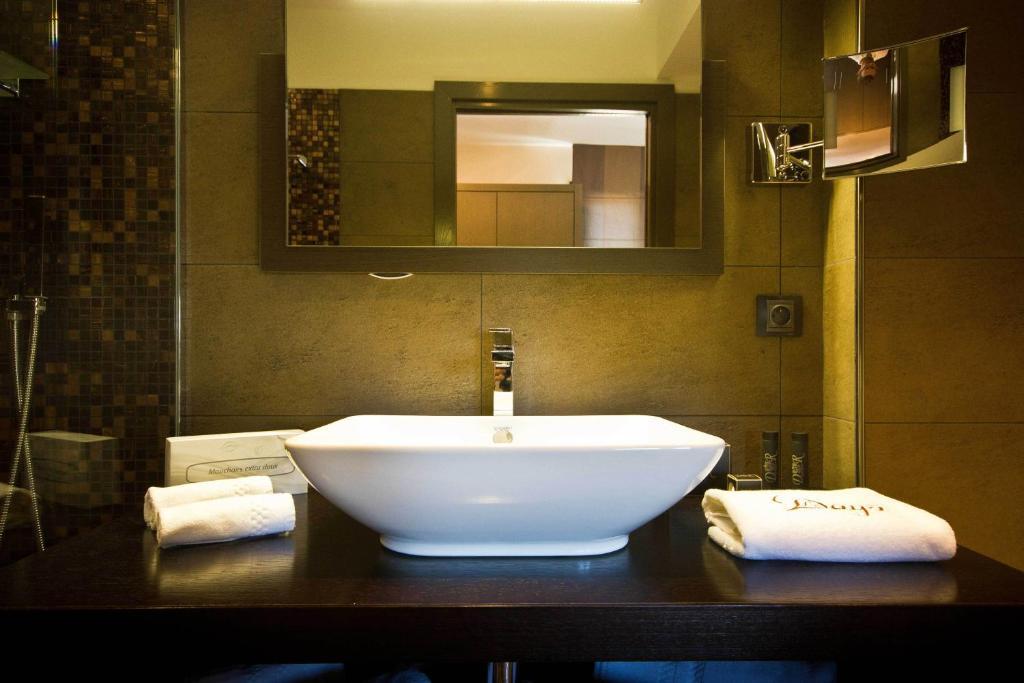 רוקברון-סור-ארז'נס Le Daya Hotel & Spa - Boutique Hotel חדר תמונה